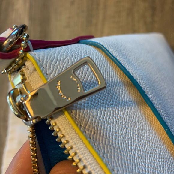 Coach - Picture 6 of 6